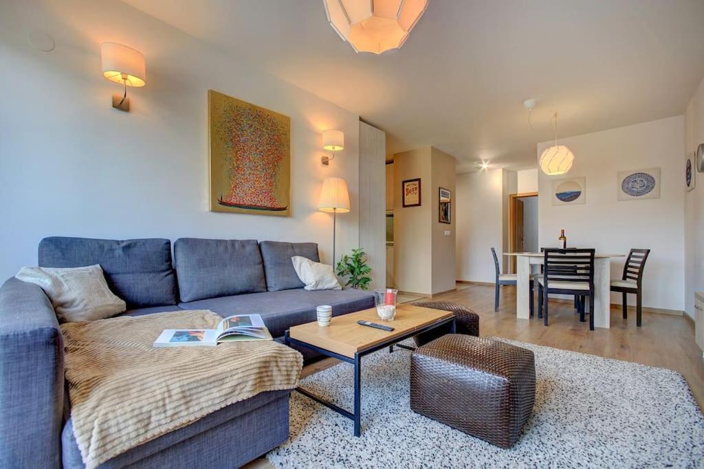 Spacious Home Office With Secure Garage In صوفيا المظهر الخارجي الصورة
